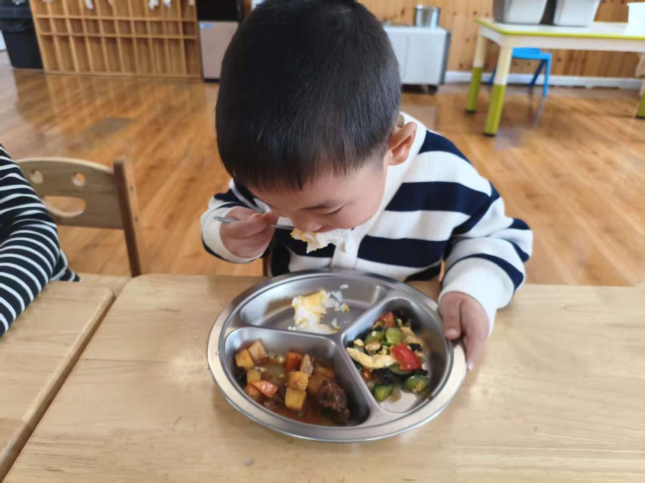 挑食的毛病，竟然彻底改观！😯😯😯小孙子吃饭一直毛病挺多，主