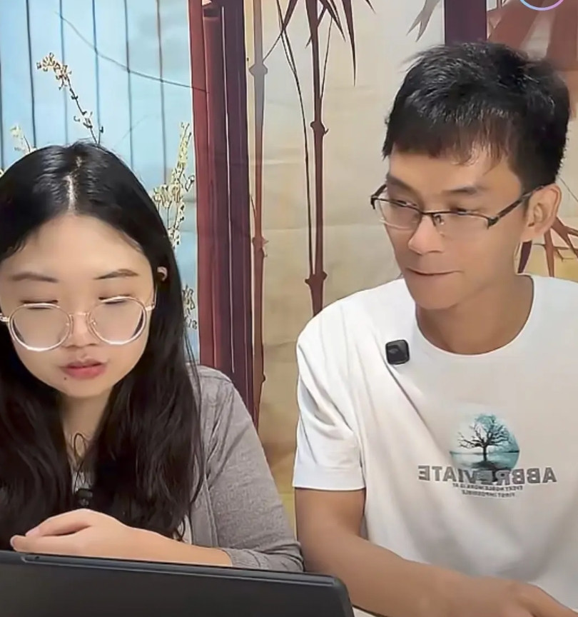 今天我第一次看到华南师范大学唐尚珺直播带货了，不知道是不是他首次带货我是第一次看