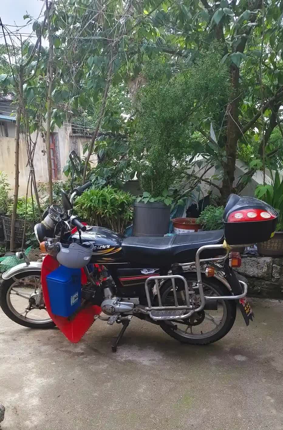 我这个小摩托车15年了!质量杠杠的！”发动机没有动过，17万公里了。唯一的缺点就