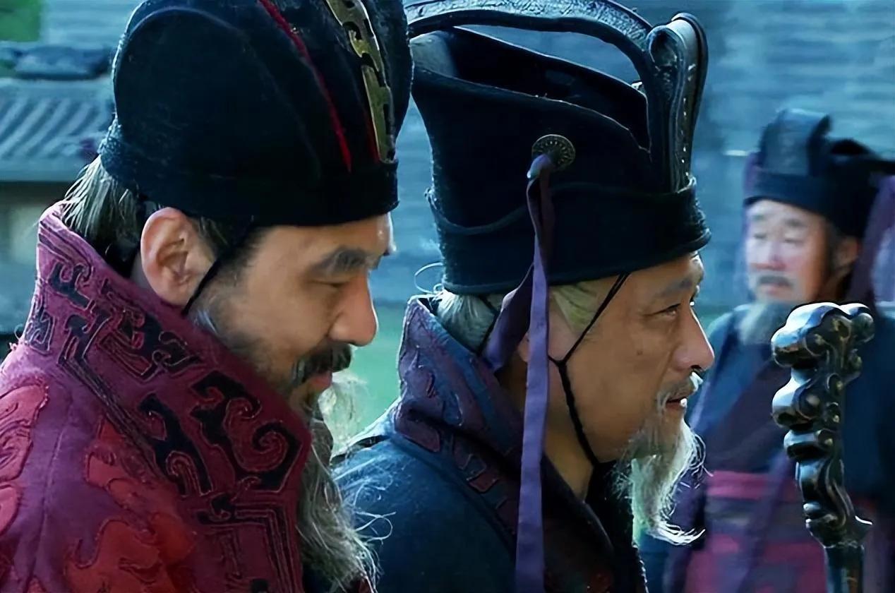 今日话题：为什么荀彧的名声不如诸葛亮？？？网友甲：其实最主要的还是荀彧起点太