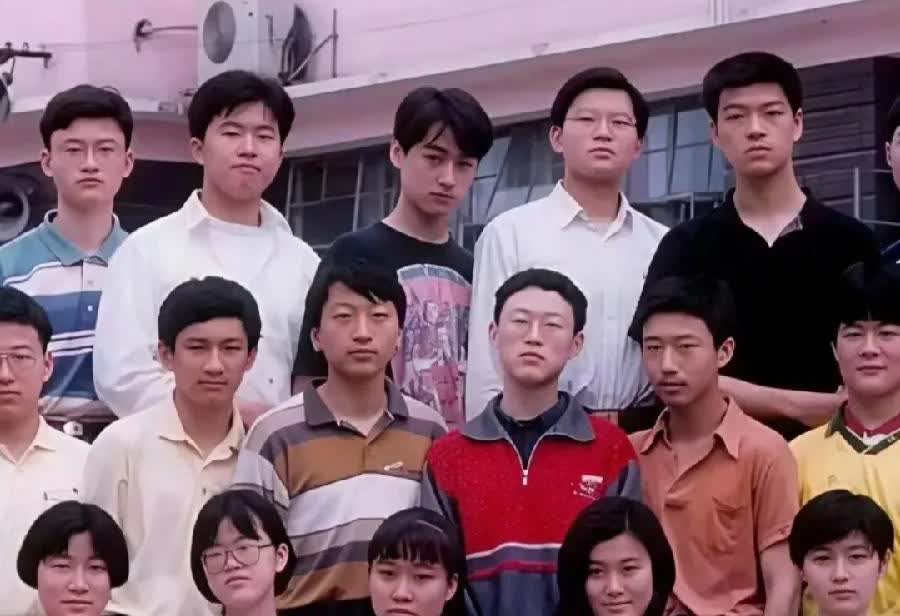 图中哪个是胡歌？你能找到吗