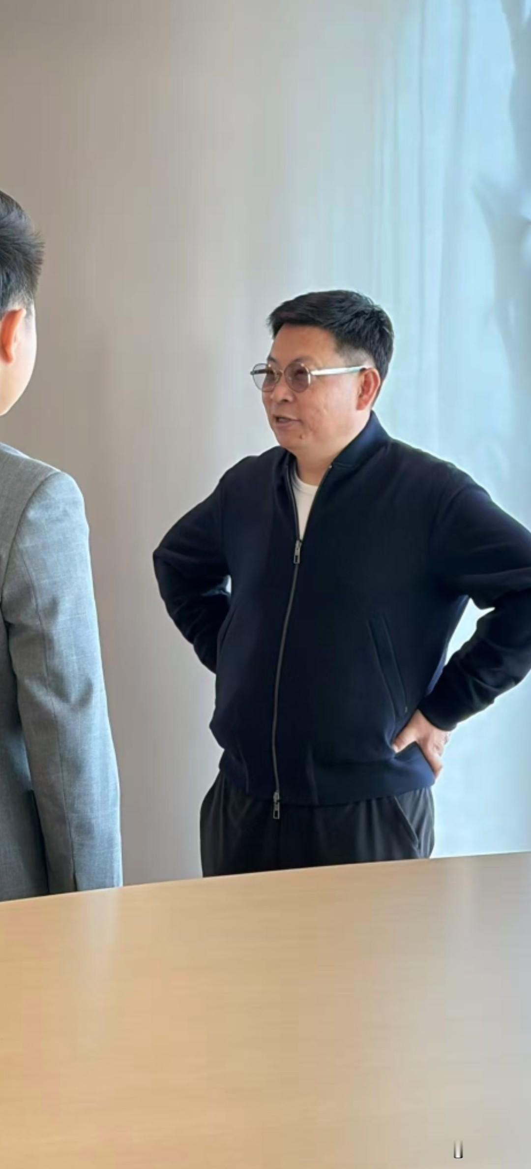 好一个农夫与蛇的现实版故事。赛力斯未来可能会有这3个结局：第一个，也是大概率最现实的结局：销量持续跳