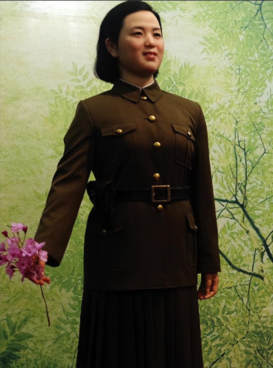1949年9月，金日成发妻金正淑病危，金日成开完会，就往医院跑，谁知，发妻却下令