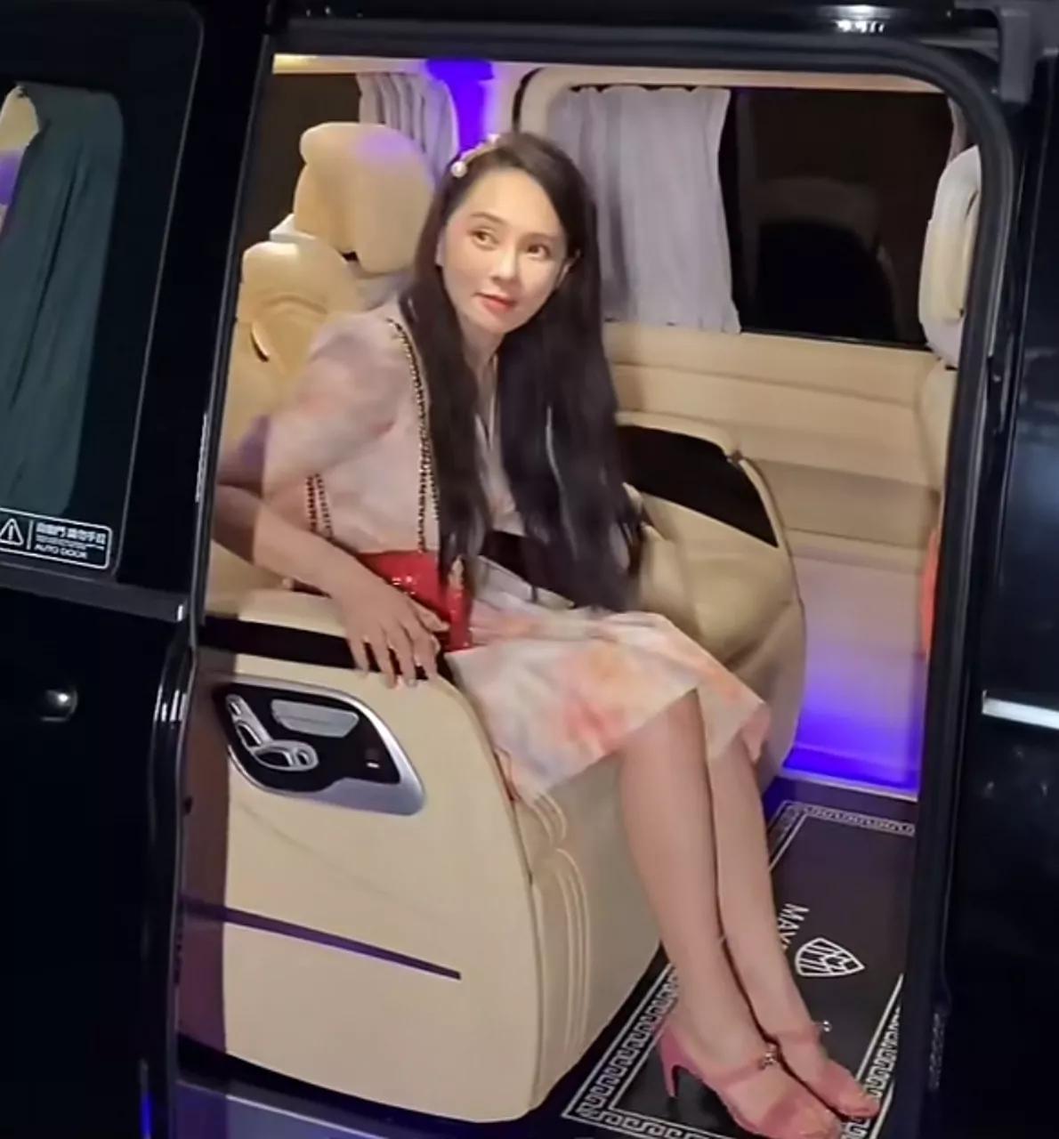 说出来，你们可能不相信！那就是90%的女的过了50岁以后仍然不会承认自己老了