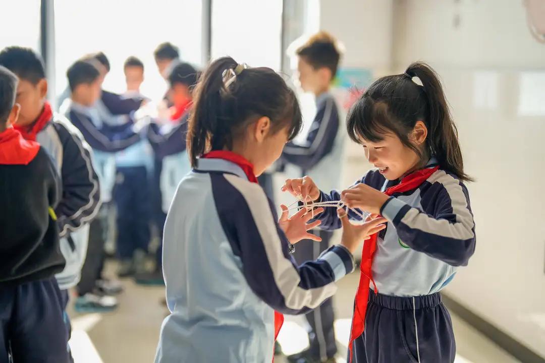 邵阳一班主任被指长期占课拖堂，校方回应：属实，责令整改。关于邵阳隆回县某中学班