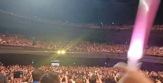 张碧晨新加坡演唱会上座率打破谣言！张碧晨2025年7月31日及8月1日在新加坡