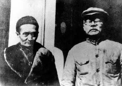 1941年，毛主席胳膊疼得抬不起来，西医治了俩月无效，一位中医却说：四服药包好！