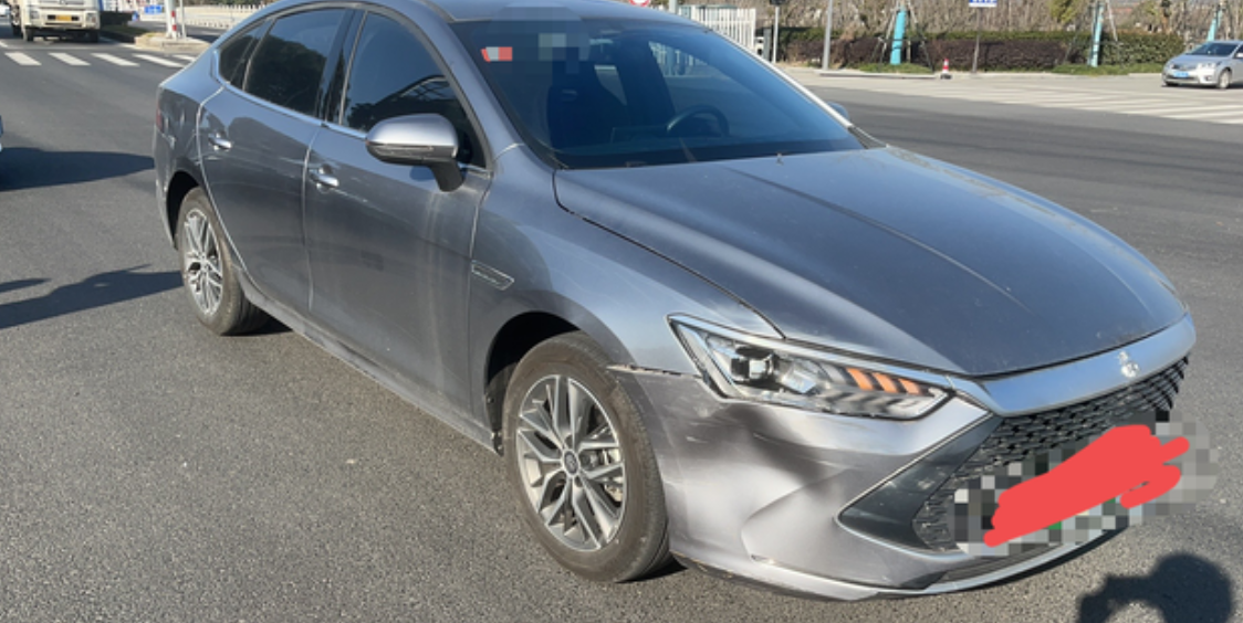 秦plusdmi维修费用车买半年，第一次被撞（对方全责），我车大灯，结果对面只