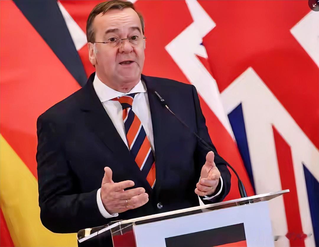 2月20日在波兰的五国（法、德、英、意、波）防长会议上，德国防长公开提议打造“欧