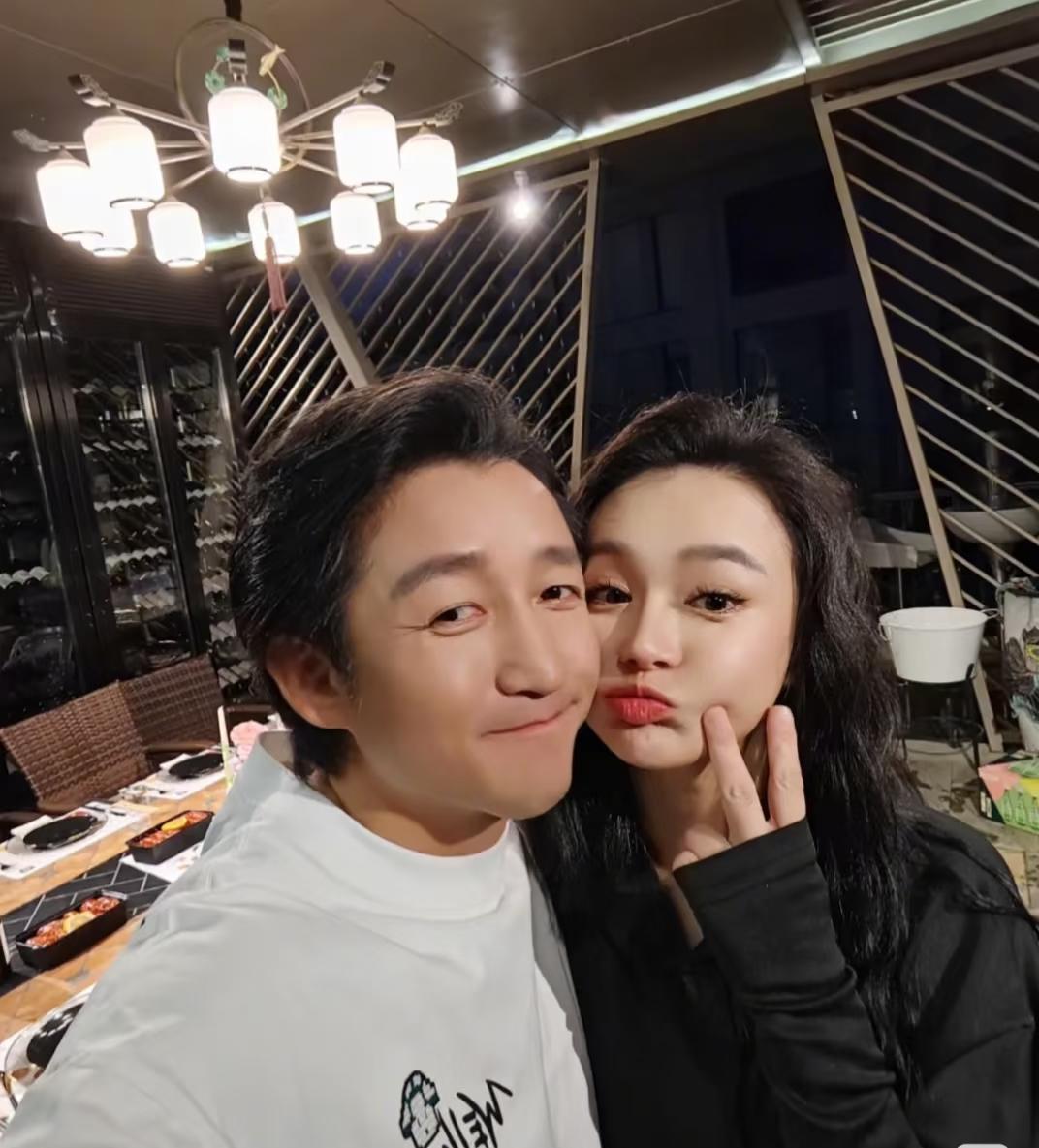 同样是娶主持人老婆，不得不说，吴京要比邹市明更有眼光。邹市明老婆虽然也不错，但
