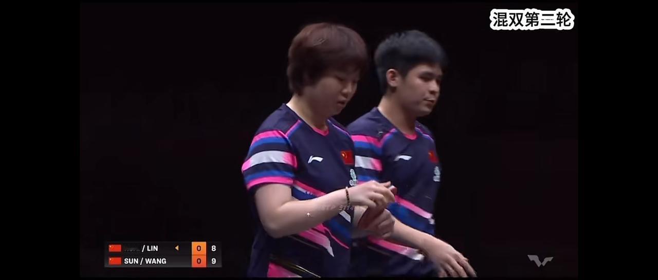 香港混双第二轮莎头组合对阵林诗栋蒯曼，两队的表现太让人震惊了，虽然结果不出意料