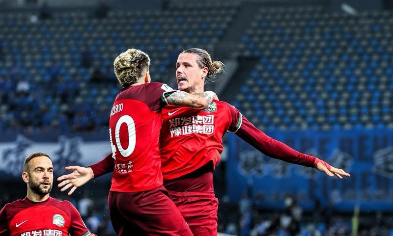 前河南队旧将赵鹏在直播时聊了下，他对新赛季河南队引援的看法！他认为迈达纳和玛亚