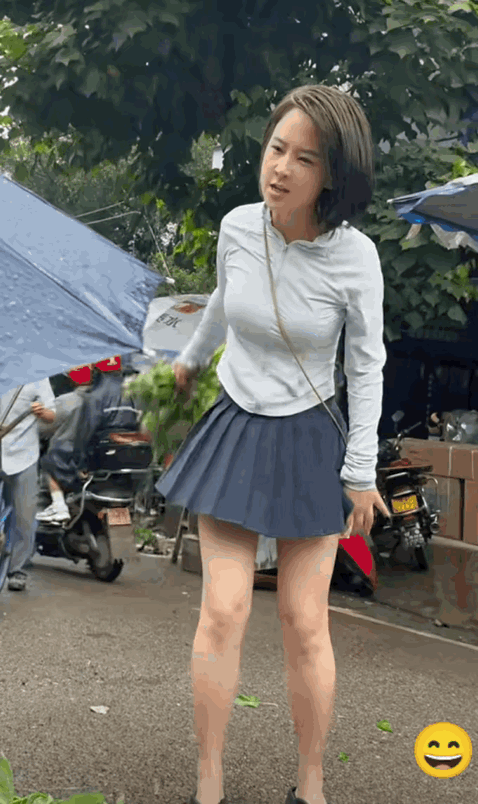 俗话说：南京到北京，买的没有卖的精。美女说：一斤菜，半斤水，想坑我