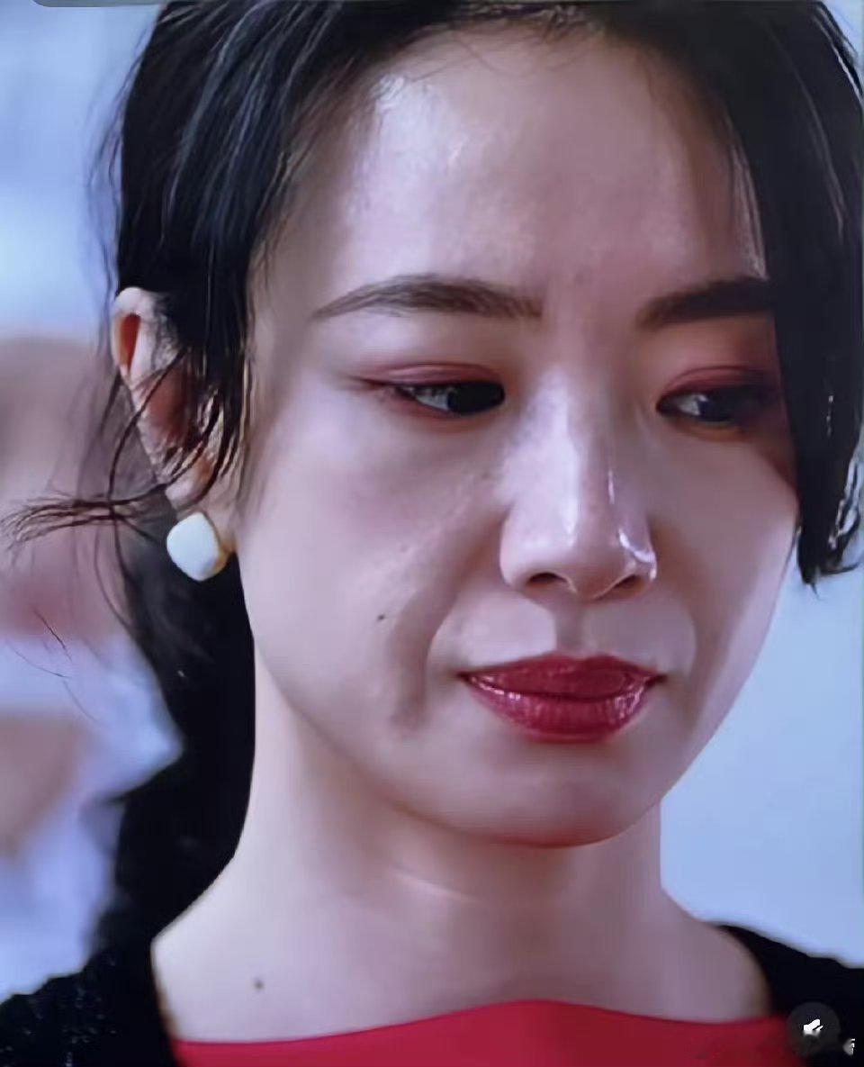 《蜜语纪》的镜头没有滤镜和磨皮，真实性绝了。没磨皮的李梦和无滤镜的朱珠，谁的状态