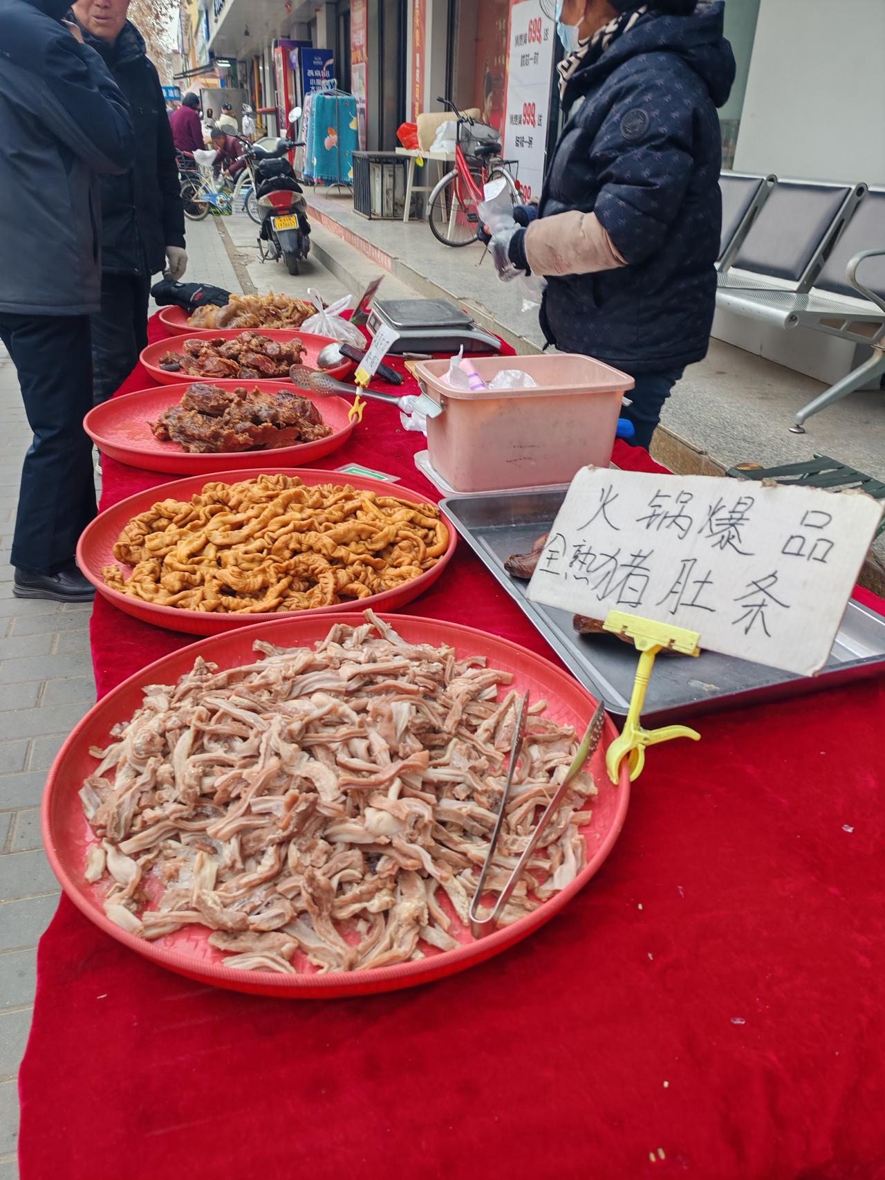 大集货便宜啊2月3日，这是我今天出差途经一处早集拍摄到的几张图片，那里属于西安