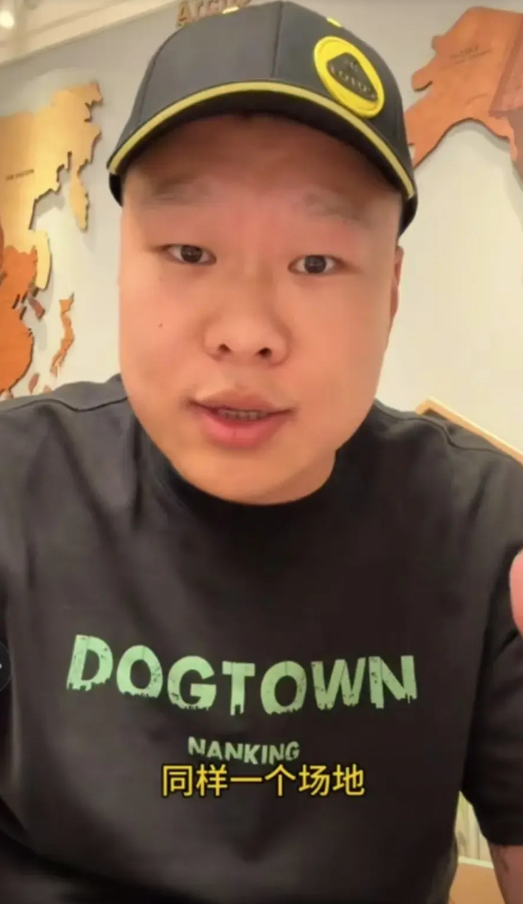 说车的阿飞深夜发视频谈小米汽车充值的问题，他说这次yu7发布会，是一分钱车马费都