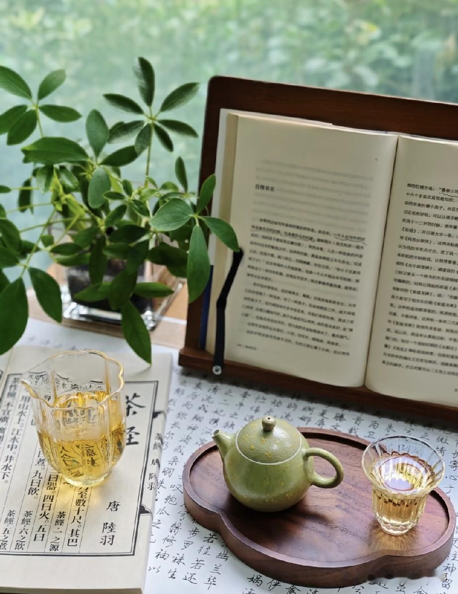 成年人必悟的10条生存铁律，越品越清醒1.不要请看不起你的人吃饭。你攒
