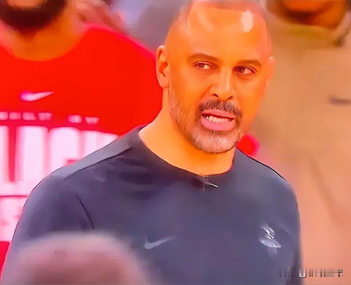 火箭主帅乌度卡愤怒了！在今火箭对阵尼克斯的比赛关键时刻，布伦森造成杜兰特进攻