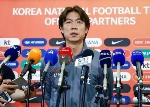 韩国队主帅洪明甫：“没有召回欧洲留洋球员，主要是测试年轻球员，锻炼和考察年轻人，