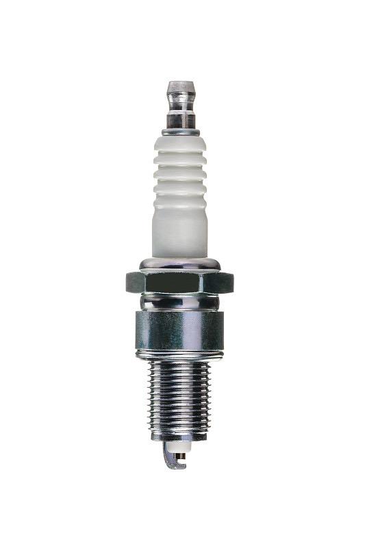 火花塞作为发动机点火系统的核心部件，其更换周期直接影响车辆动力、油耗与运行稳定性