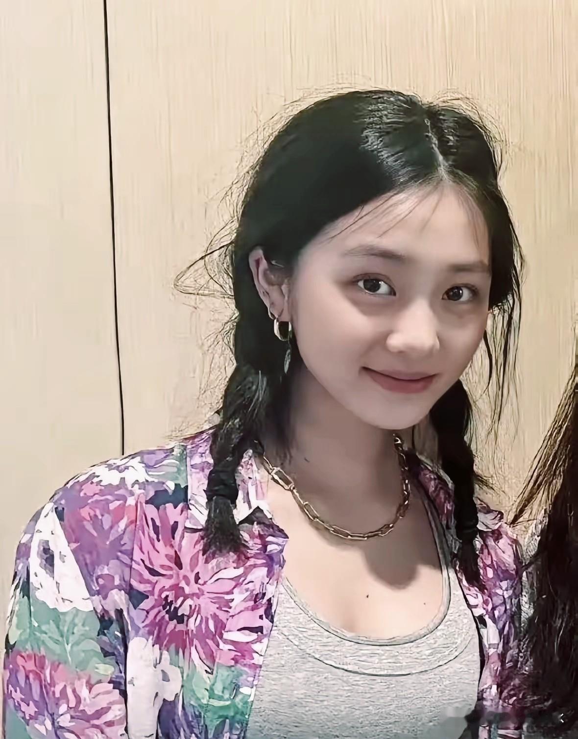 “女留学生风”，这词儿什么时候成脏话了？黄磊估计在家气得够呛。闺女去美国