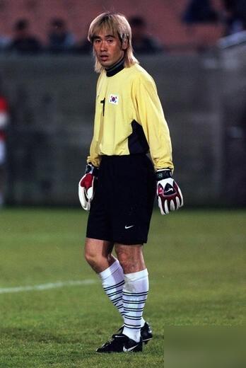 传奇门神白拿1.4亿韩元，韩国足坛塌房了。韩国队世界杯出线，他扭头就上电视