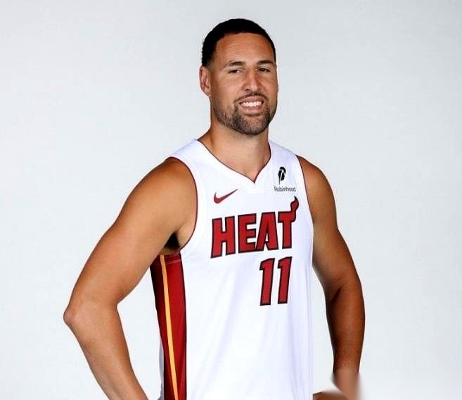 这份刚出炉的NBA下赛季薪资单，把两个36岁老将的真实处境剥得干干净净。克莱·汤普森，560万美元；