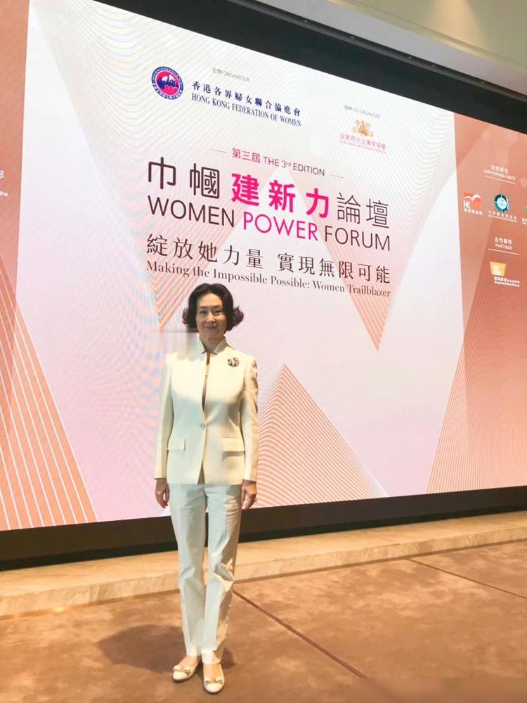 怪不得章泽天能傍上刘强东​就她在香港论坛上的那段访谈，这高度​真不是一般