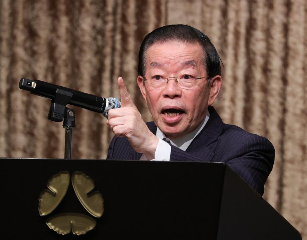 台当局前“驻日代表”谢长廷昨日深夜发文提到卓荣泰这几天一直被追问窜访日本为台北队