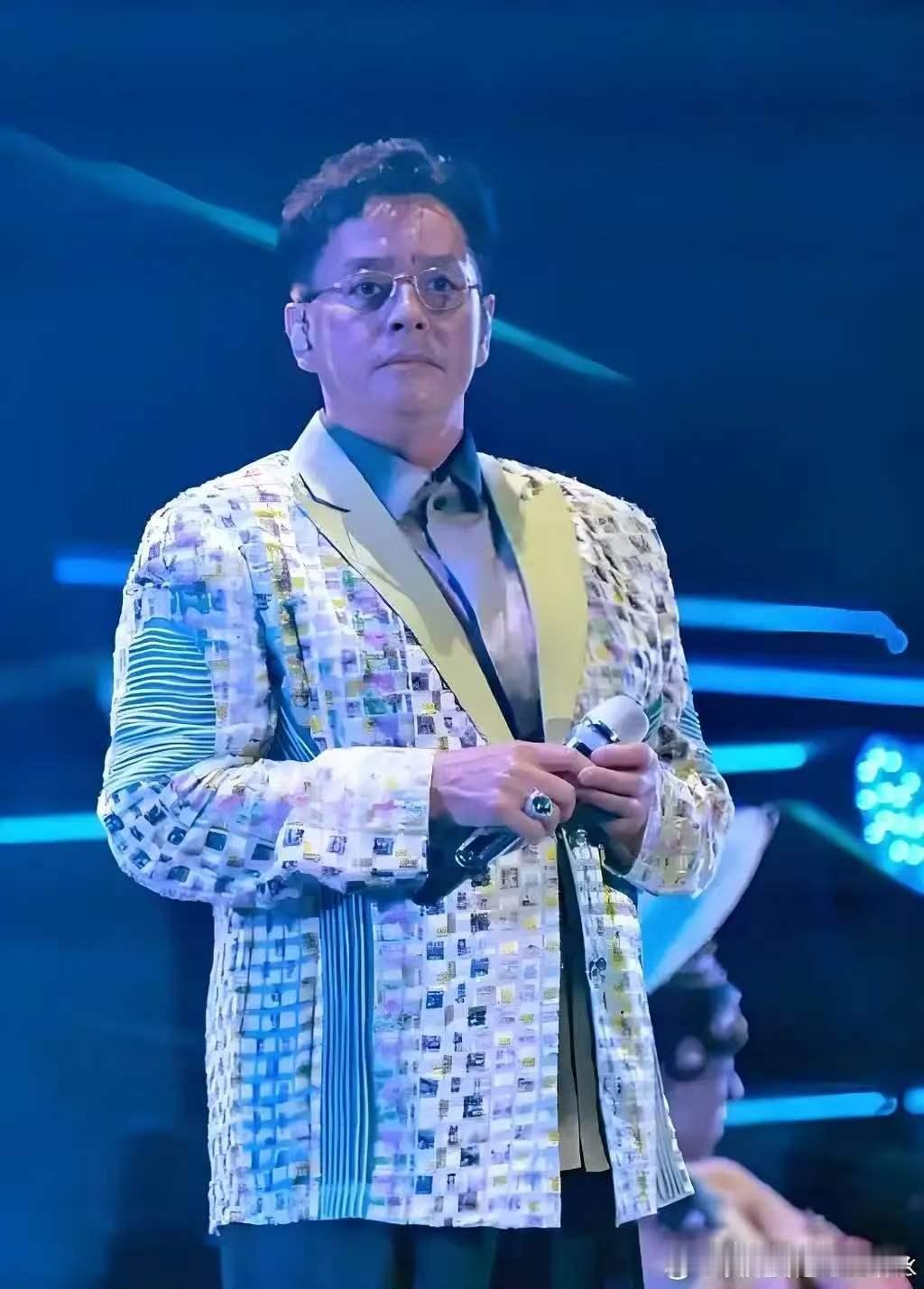 明眼人都看出来，76岁谭咏麟之所以开演唱会，不是为了捞钱，也不是为了博流量，