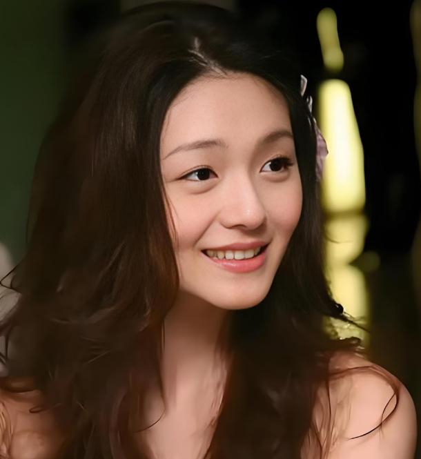 具俊晔，彻底翻车了！原来他一年来雷打不动扫墓、打造并揭幕雕像，全是韩国KB