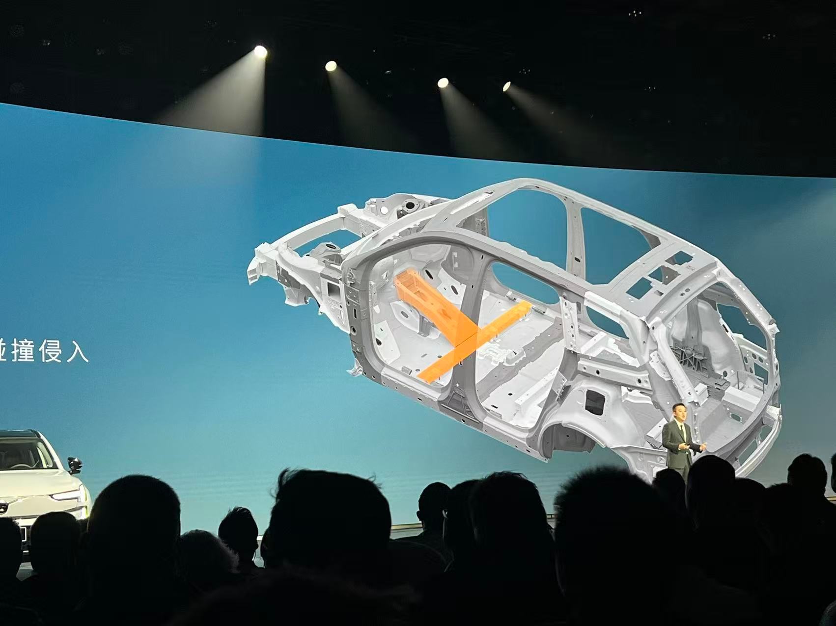 分别是42.99万起和53.99万起，今晚预售的沃尔沃ES90和EX90我们之前