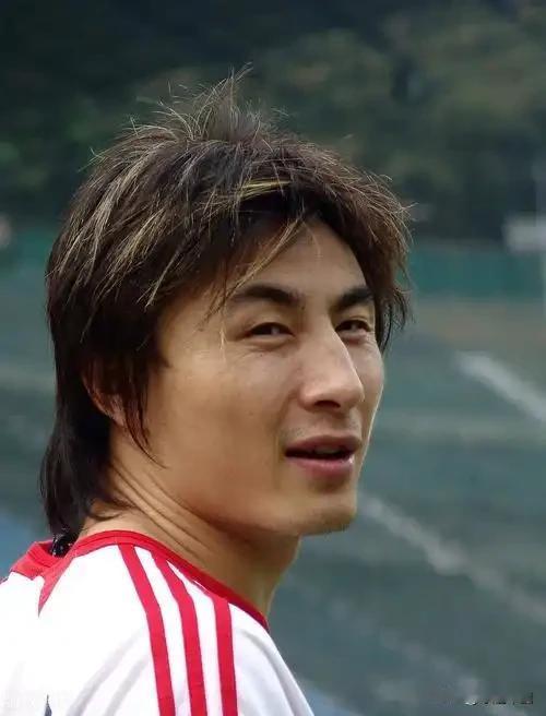 李玮锋：熟悉我的球迷都爱叫我“大头”。这个绰号打1989年在球队踢球时就有了，因