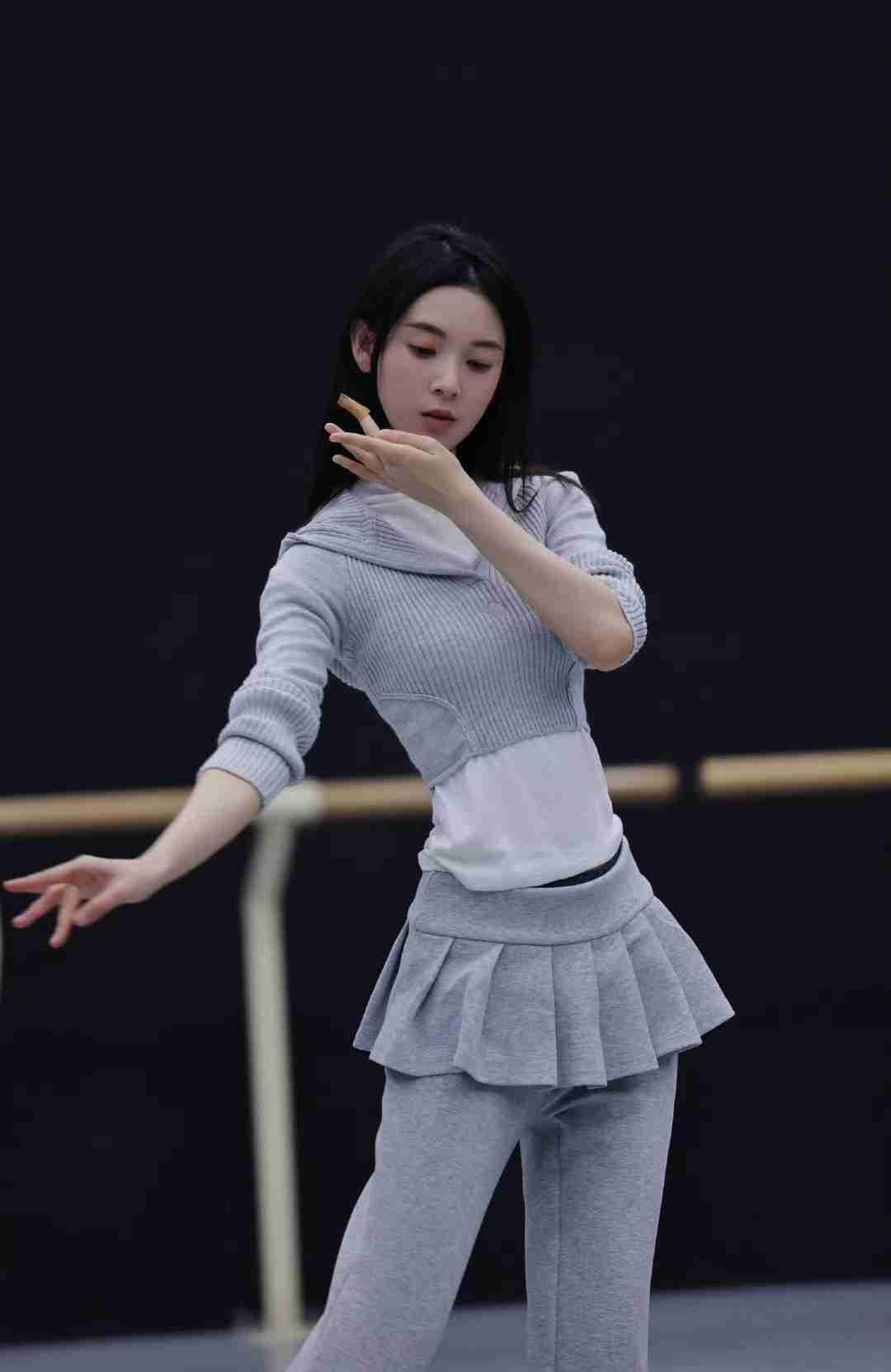 陈瑶带定位晒今日生活我的今日状态：😁轻松愉快我这里的天气：☀️晴天