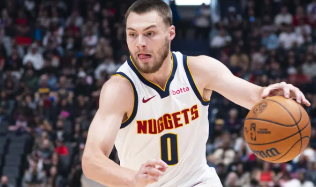 自从布劳恩打首发以来掘金一年不如一年除了快攻其他的一个打不了，防守就是空气，