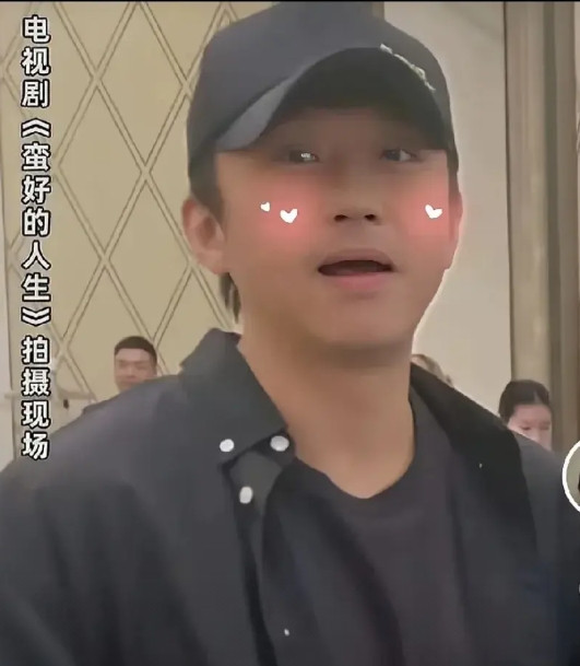 我发现演员夫妻，最喜欢探班的就是邓超！孙俪拍戏，邓先生就没有一次不去探班的！