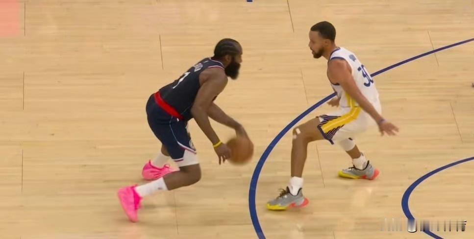 快船和勇士连胜都被终结，一个比一个惨！1、快船——6连胜被公牛终结，目前战绩