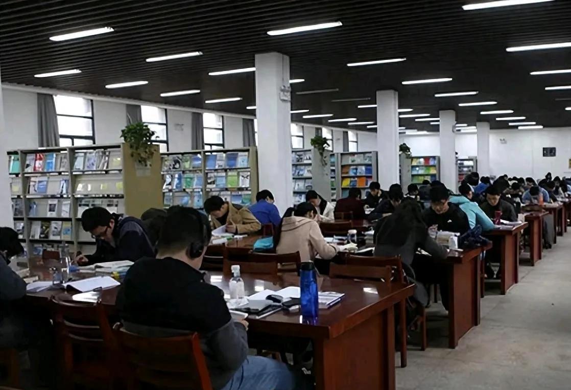 果然，在杨某媛的字典里，错都是别人的，无辜都是自己的。她把论文改了，在后面还写