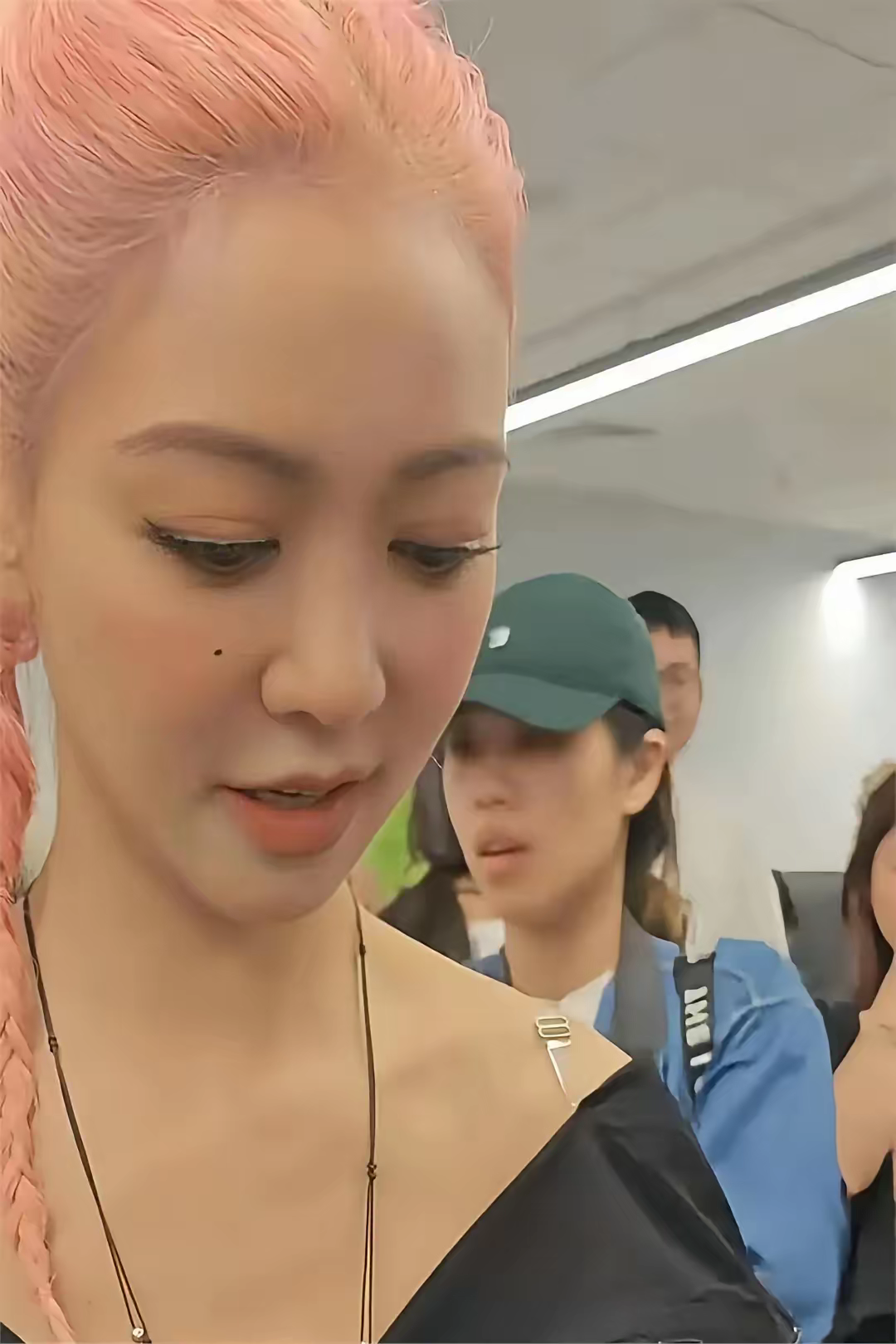 43岁薛凯琪生图暴击好吓人！无惧怼脸拍，美艳如少女！
