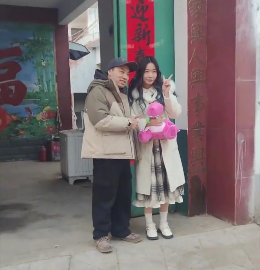 有一说一，论接地气，能与大衣哥平起平坐的恐怕只有徐志胜了！实话实说，其实一直