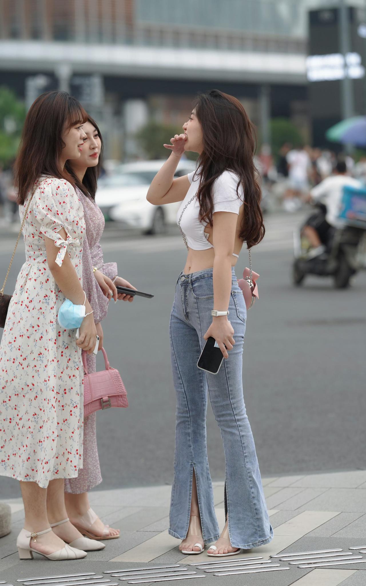 三个美女一台戏