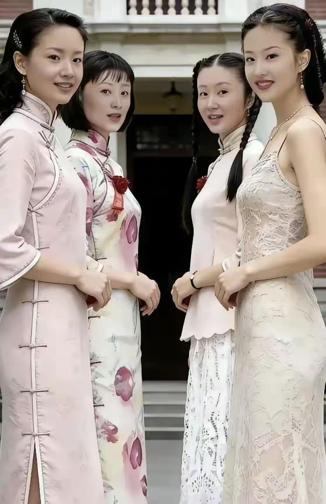 23年前，四位女演员合影，从左至右分别是董洁、孙宁、舒畅和刘亦菲，这张照片，四
