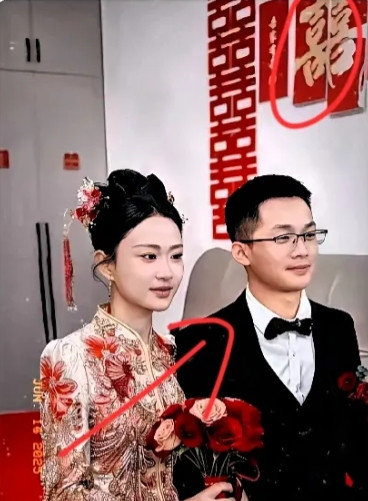 女儿远嫁青岛，28个娘家人组团送亲，结果卡在住宿费上吵翻了天！一边说“嫁女该