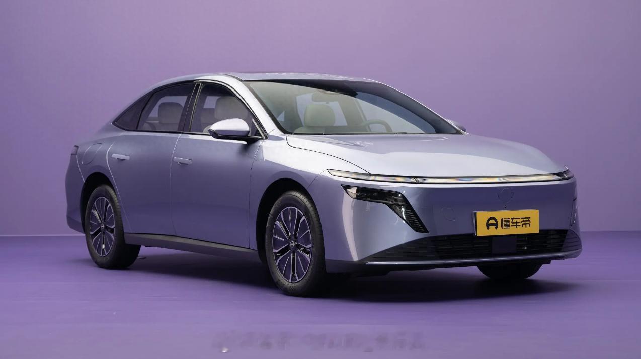 全新东风日产N6将于11月13日开启预售，新车预计将在今年的第四季度上市，价格估