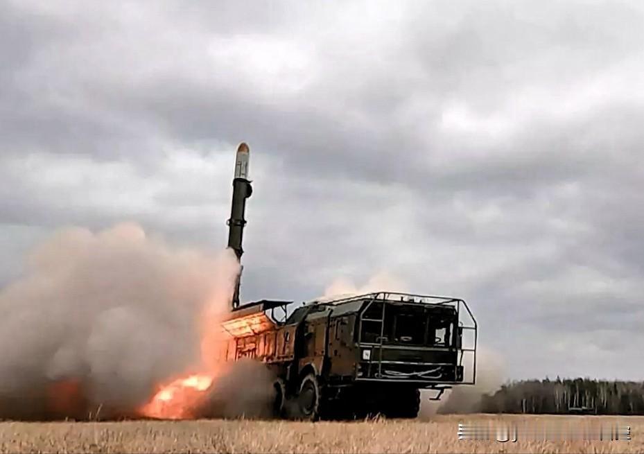 【俄乌凌晨互射导弹】乌克兰军方13日表示，俄军今天凌晨向乌克兰25枚“