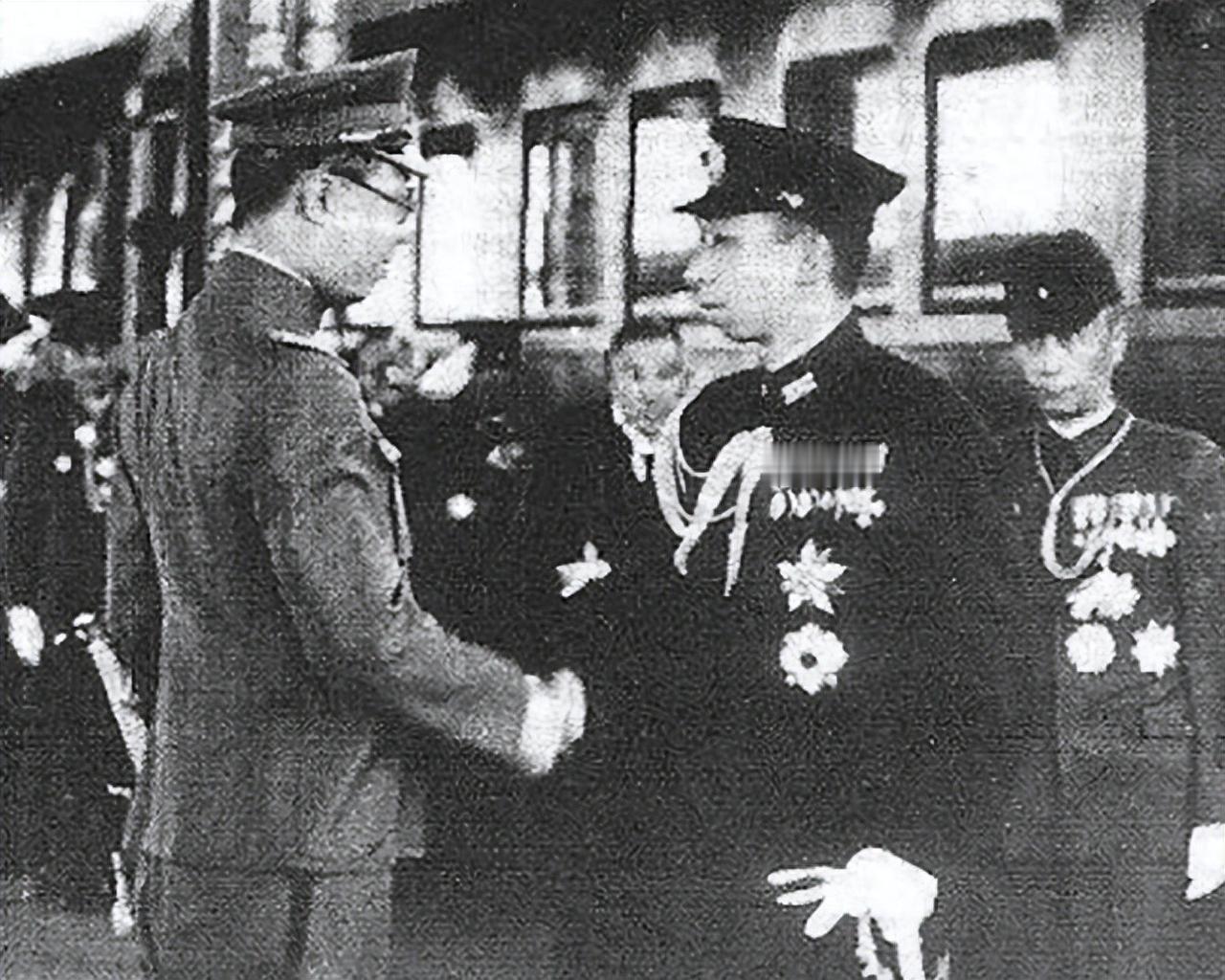 1931年9月21日，吉林车站。手握一省军政大权的熙洽，亲自到车站迎接日军第二师