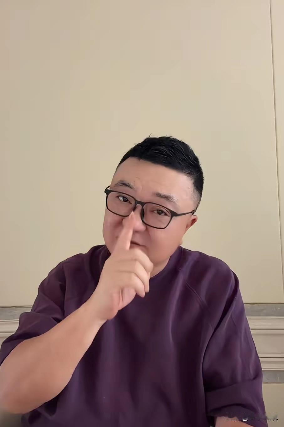董路刚刚从西班牙落地北京，网上随之传出一则热议消息：坊间传闻已经有多家西班牙豪门