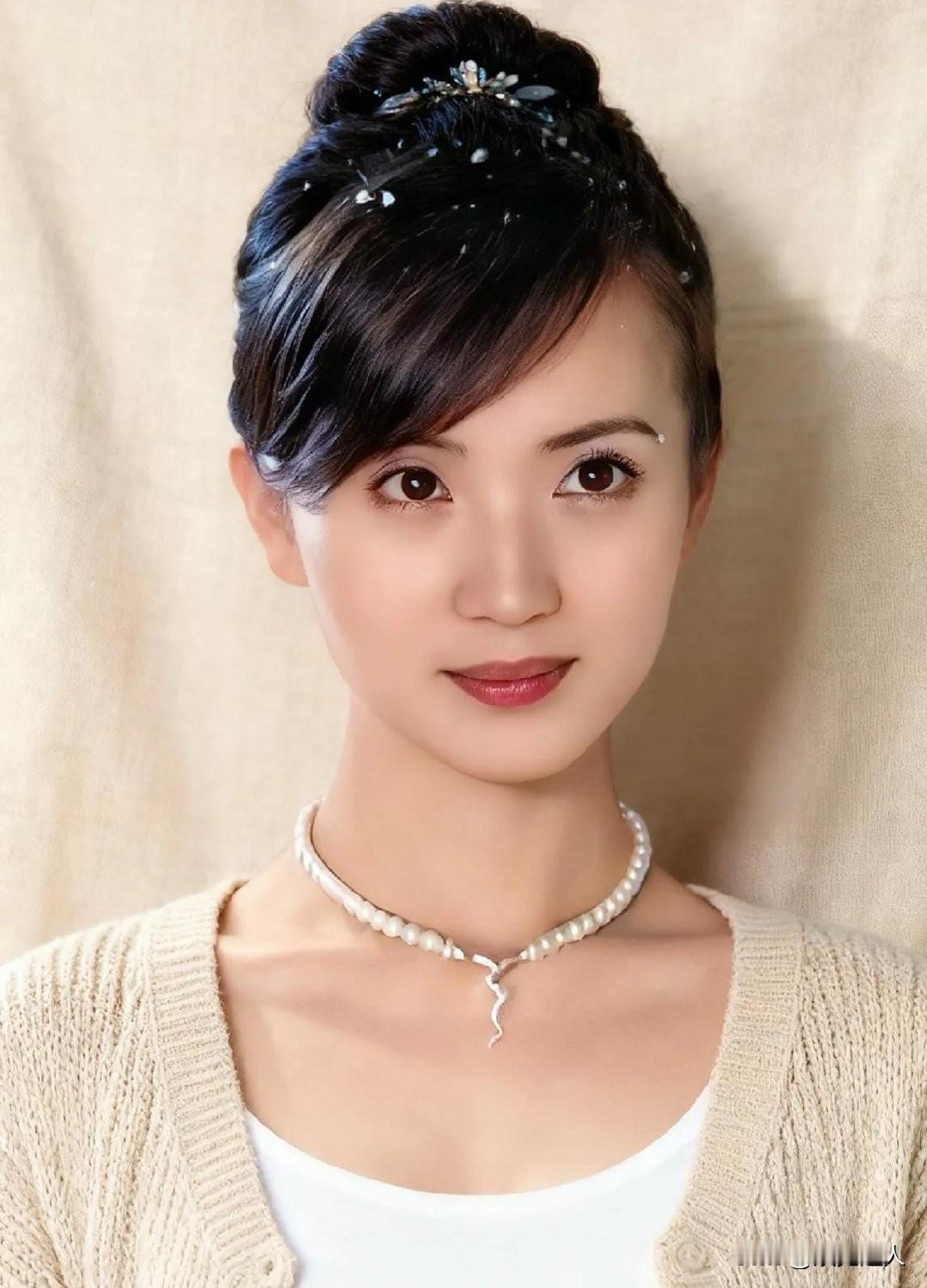 46岁的陈好复出了，状态直接惊艳全网，还凭颜值冲上了热搜！“万人迷”姐姐这是真的