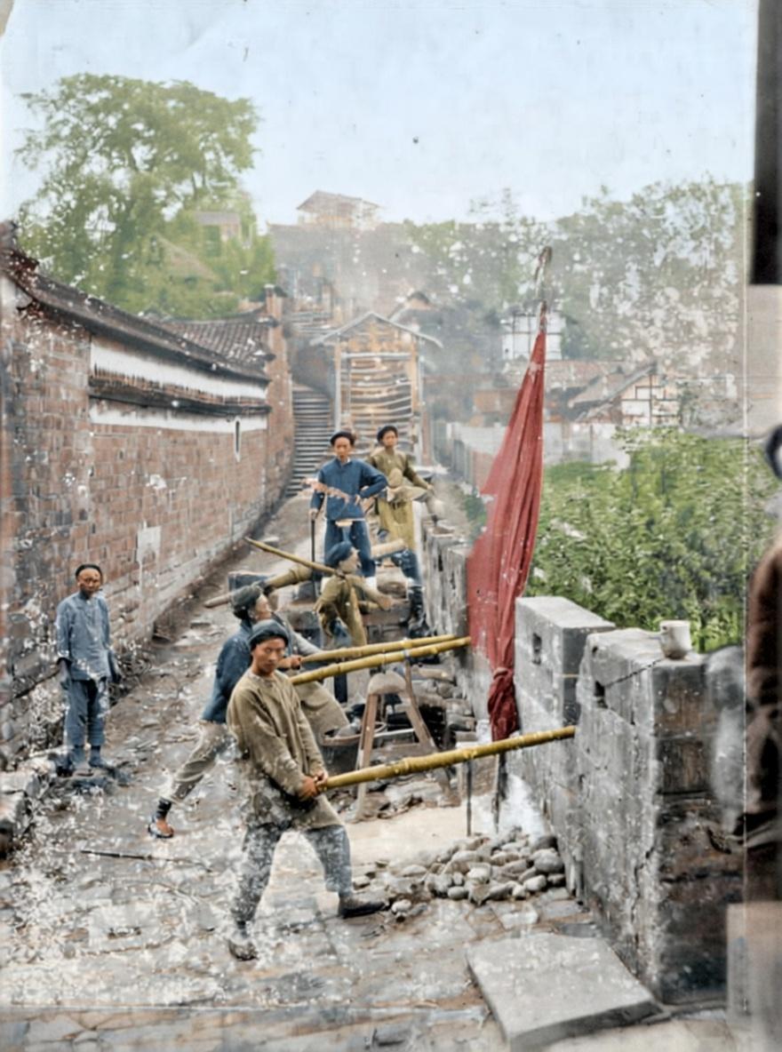 1911年，四川资州（今内江市资中县），美国传教士威尔逊·爱德华·满里拍摄的，记