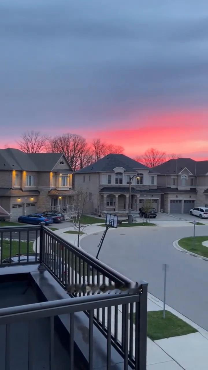 世界有多大，家就有多远。出了国才发现世界有多大，家就有多远。他乡的繁华再耀眼，